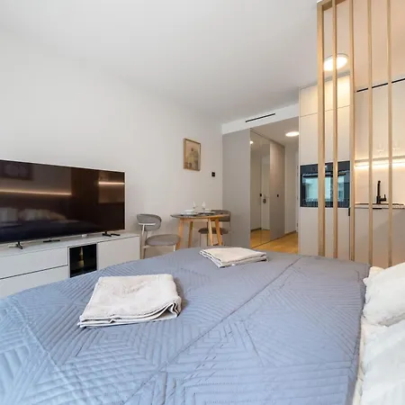 아파트 Luxury Vydrica - Walk To Old Town, Danube And Castle *